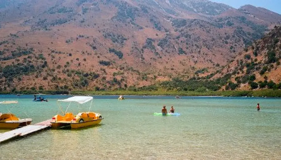 Scenic Lake Kournas Retreat